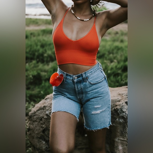 Levi’s Premium 90’s Loose Fit Distressed Jean Shorts in Sketch Artist NEW - Picture 2 of 12